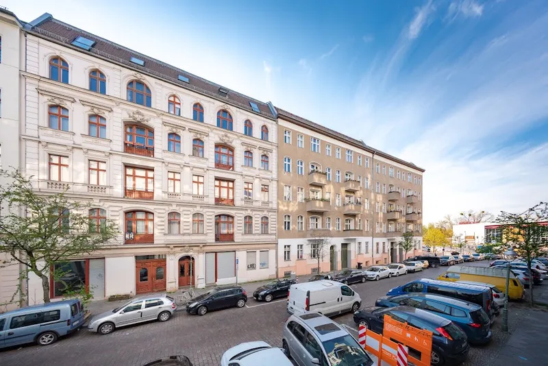 Maisonette-Altbau-Wohnung mit Balkon nahe U/S-Bahn Yorckstr. — photo 1